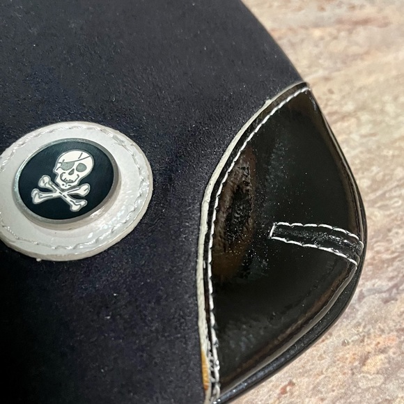 Kathy Van Zeeland rock star skull head small suede bag with charmed chain link - Picture 7 of 16